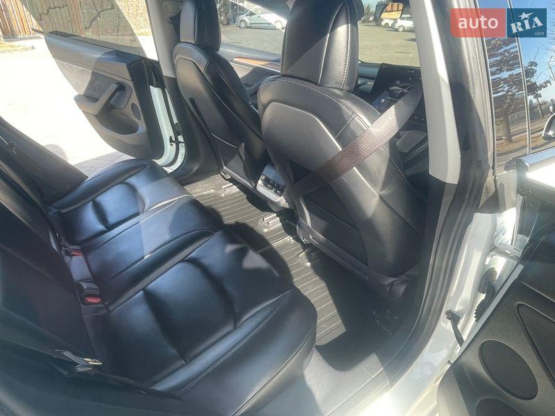 Седан Tesla Model 3 2022 в Ивано-Франковске
