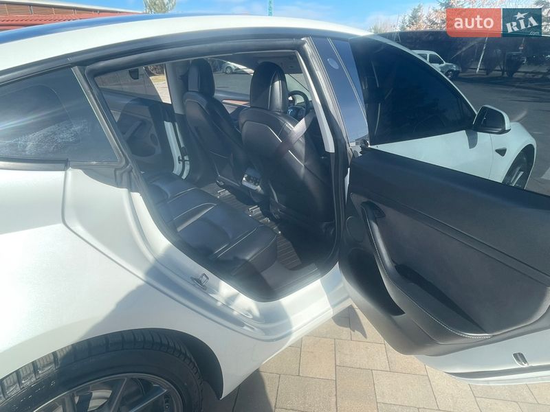Седан Tesla Model 3 2022 в Ивано-Франковске