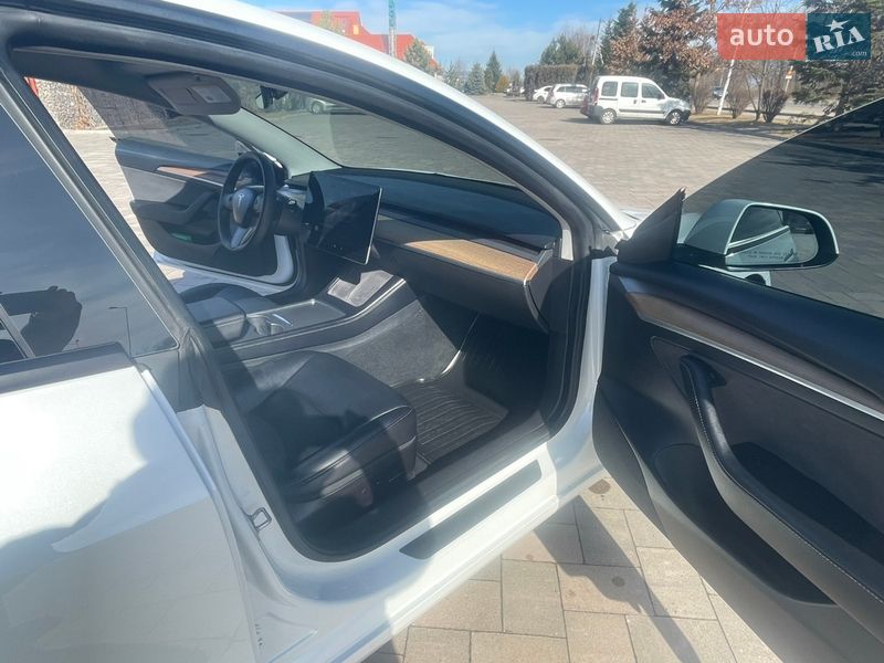 Седан Tesla Model 3 2022 в Ивано-Франковске