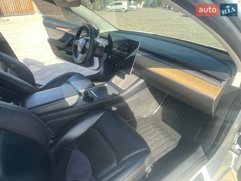Седан Tesla Model 3 2022 в Ивано-Франковске