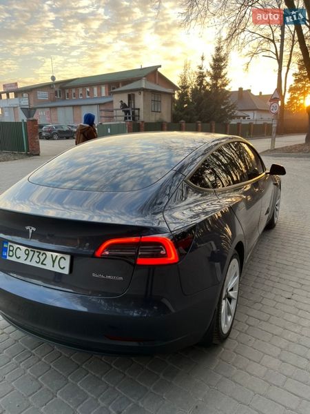 Седан Tesla Model 3 2023 в Львові
