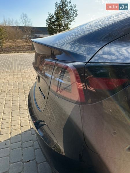 Седан Tesla Model 3 2023 в Львові