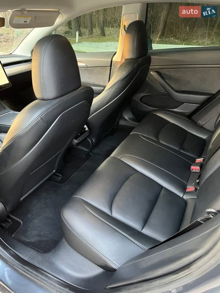 Седан Tesla Model 3 2023 в Львові