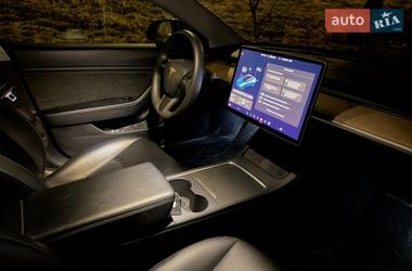 Седан Tesla Model 3 2021 в Львові
