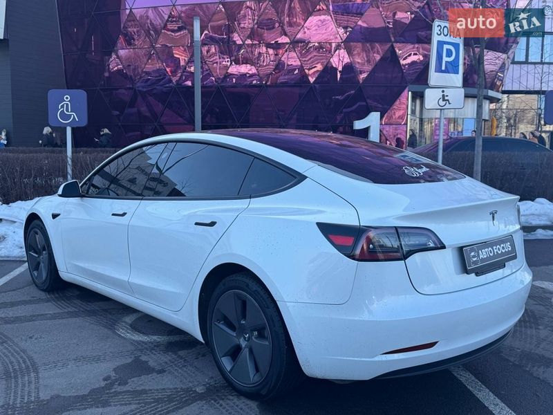 Седан Tesla Model 3 2022 в Киеве