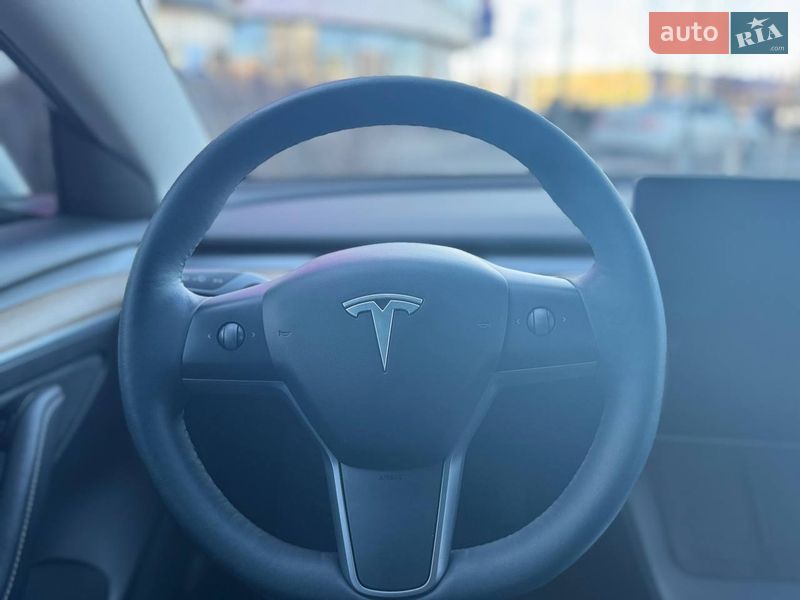 Седан Tesla Model 3 2022 в Киеве