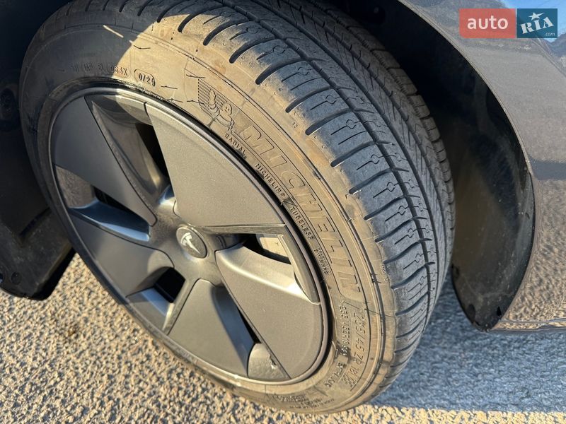 Седан Tesla Model 3 2021 в Днепре