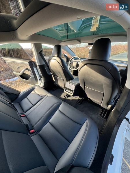 Седан Tesla Model 3 2024 в Снятине
