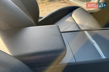 Седан Tesla Model 3 2024 в Снятине