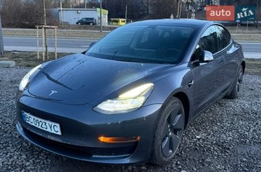 Седан Tesla Model 3 2023 в Львове