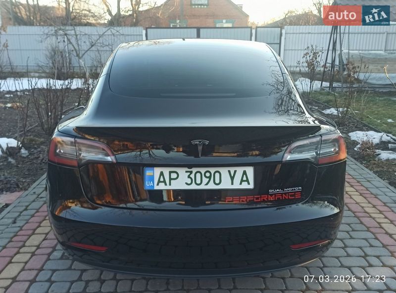 Седан Tesla Model 3 2021 в Виннице