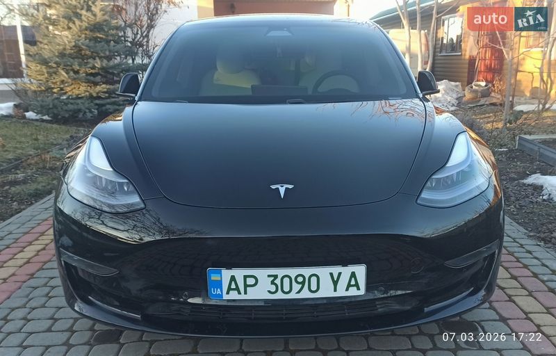 Седан Tesla Model 3 2021 в Виннице