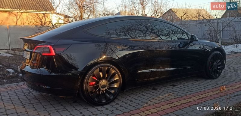 Седан Tesla Model 3 2021 в Виннице
