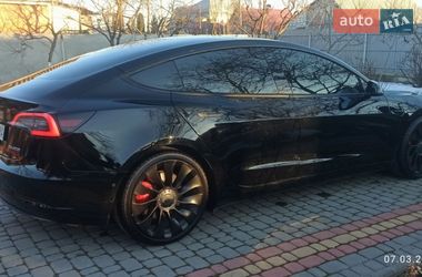Седан Tesla Model 3 2021 в Виннице