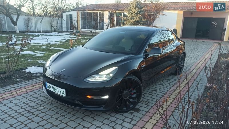 Седан Tesla Model 3 2021 в Виннице