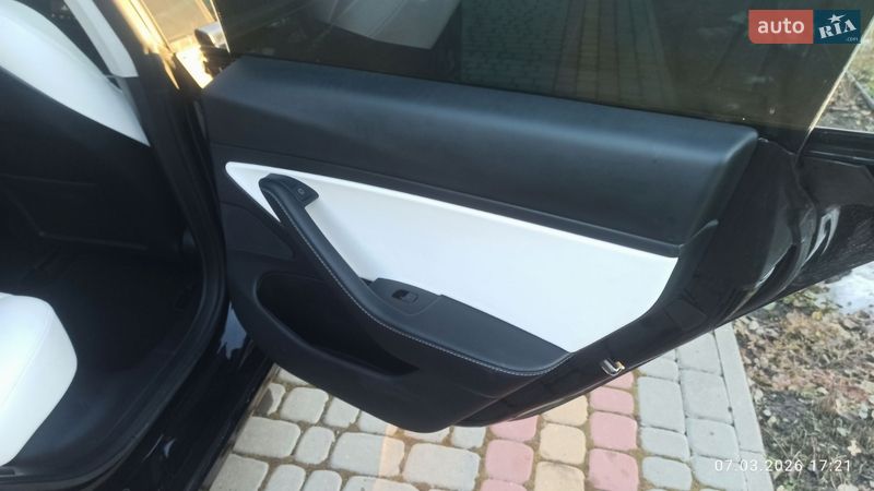 Седан Tesla Model 3 2021 в Вінниці