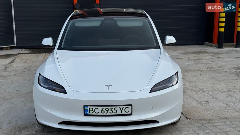 Седан Tesla Model 3 2024 в Самборе