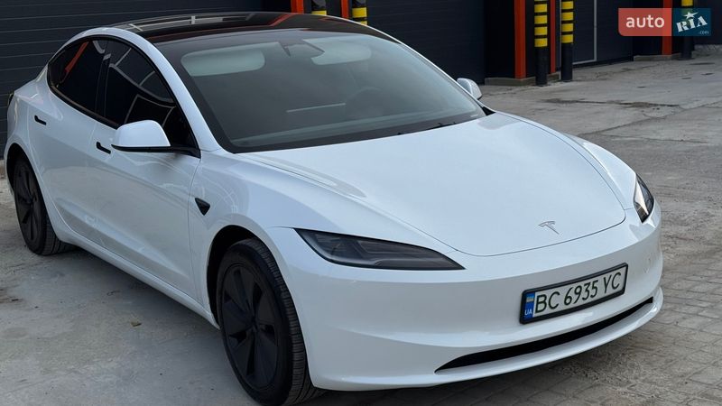Седан Tesla Model 3 2024 в Самборе