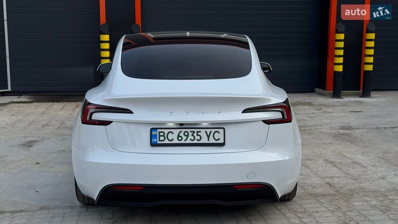 Седан Tesla Model 3 2024 в Самборе