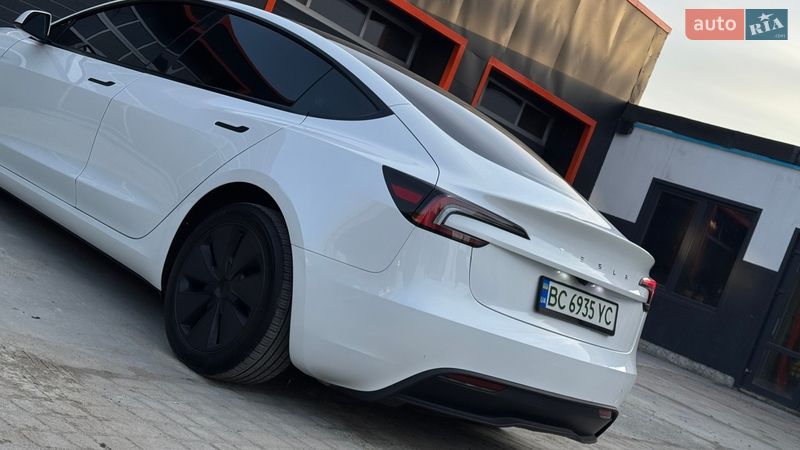 Седан Tesla Model 3 2024 в Самборе