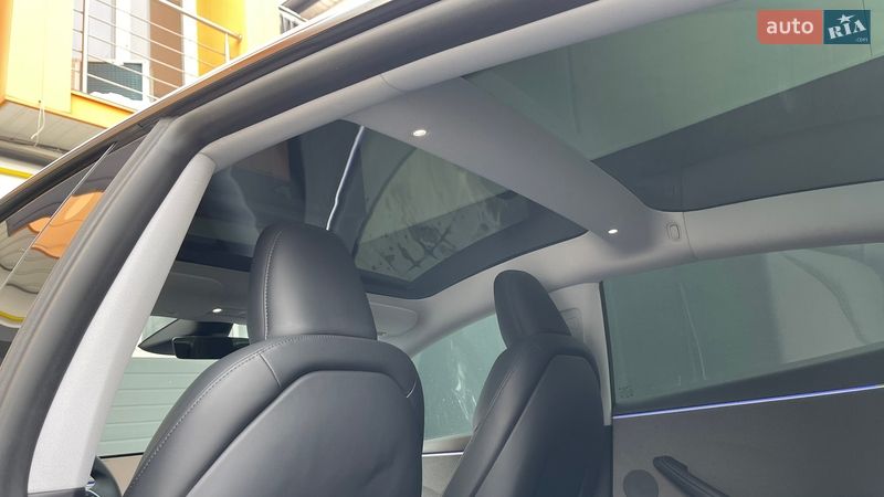 Седан Tesla Model 3 2024 в Самборе