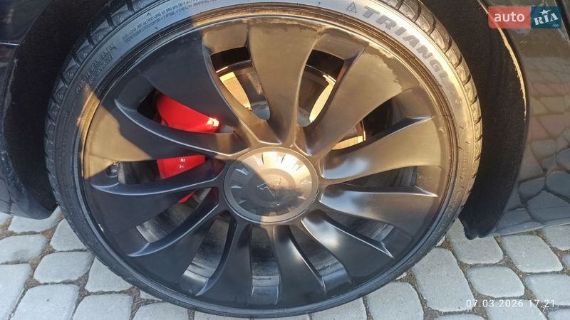 Седан Tesla Model 3 2021 в Виннице