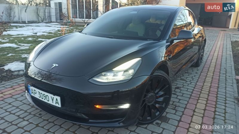 Седан Tesla Model 3 2021 в Виннице