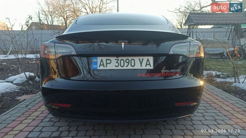 Седан Tesla Model 3 2021 в Виннице