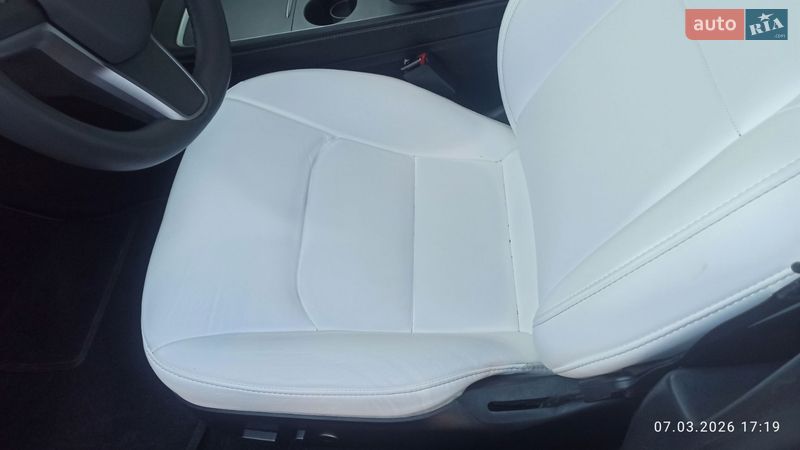 Седан Tesla Model 3 2021 в Виннице