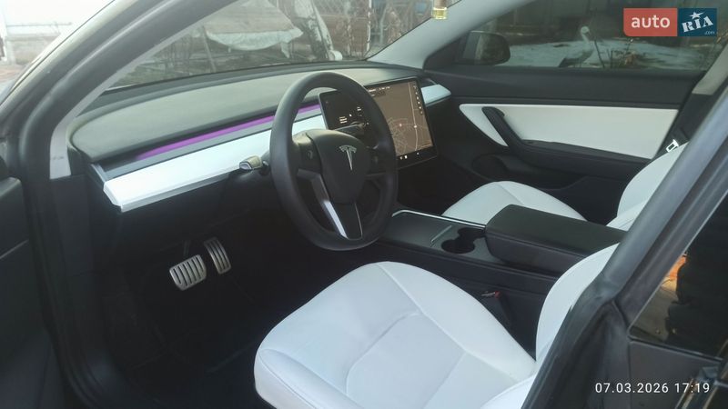 Седан Tesla Model 3 2021 в Виннице