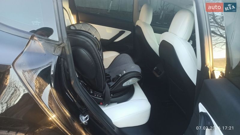 Седан Tesla Model 3 2021 в Виннице