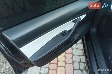 Седан Tesla Model 3 2021 в Виннице