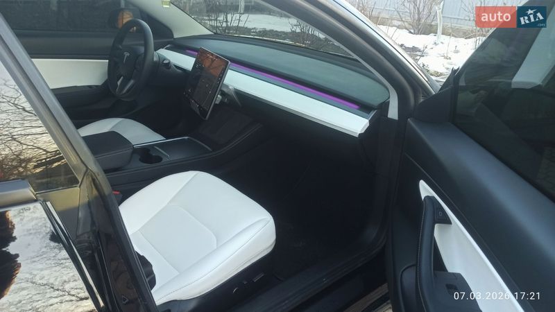Седан Tesla Model 3 2021 в Виннице