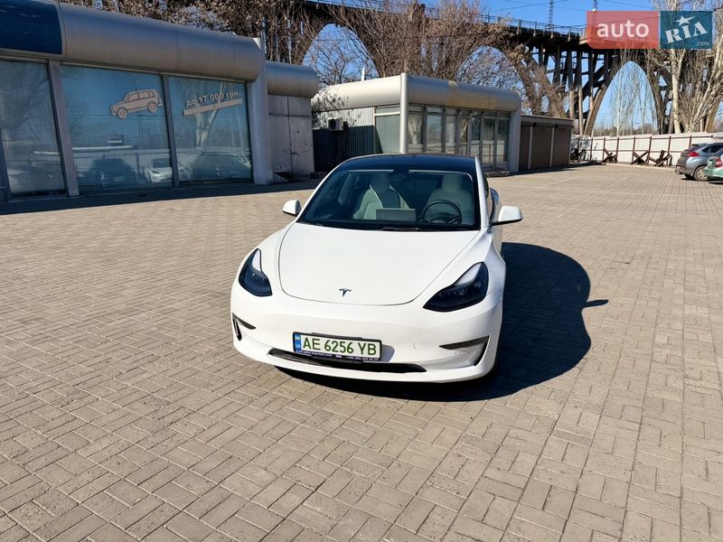 Седан Tesla Model 3 2022 в Дніпрі