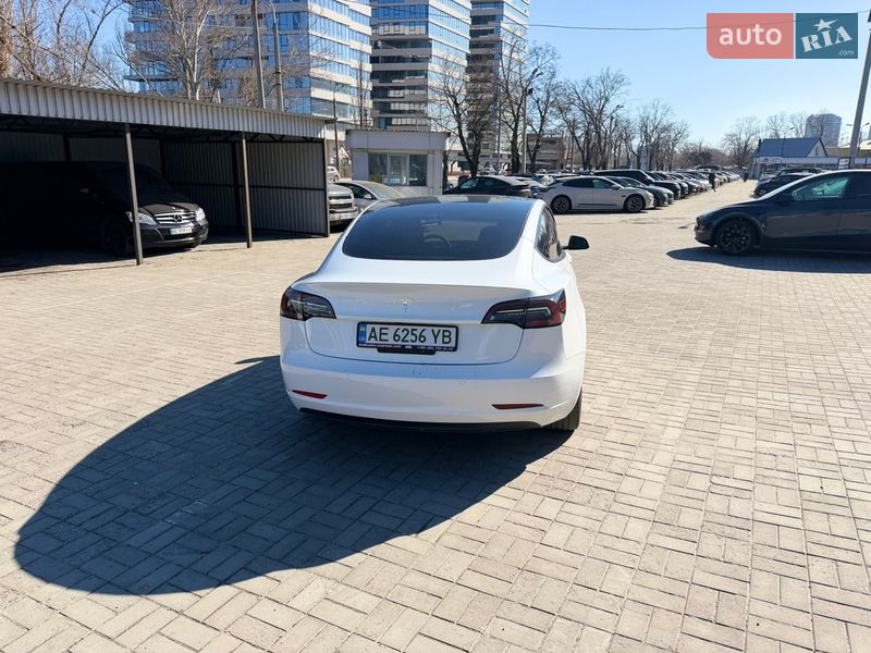 Седан Tesla Model 3 2022 в Дніпрі