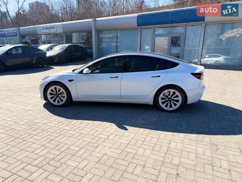 Седан Tesla Model 3 2022 в Дніпрі