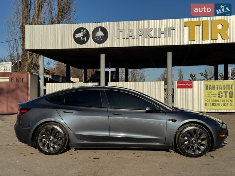 Седан Tesla Model 3 2022 в Киеве