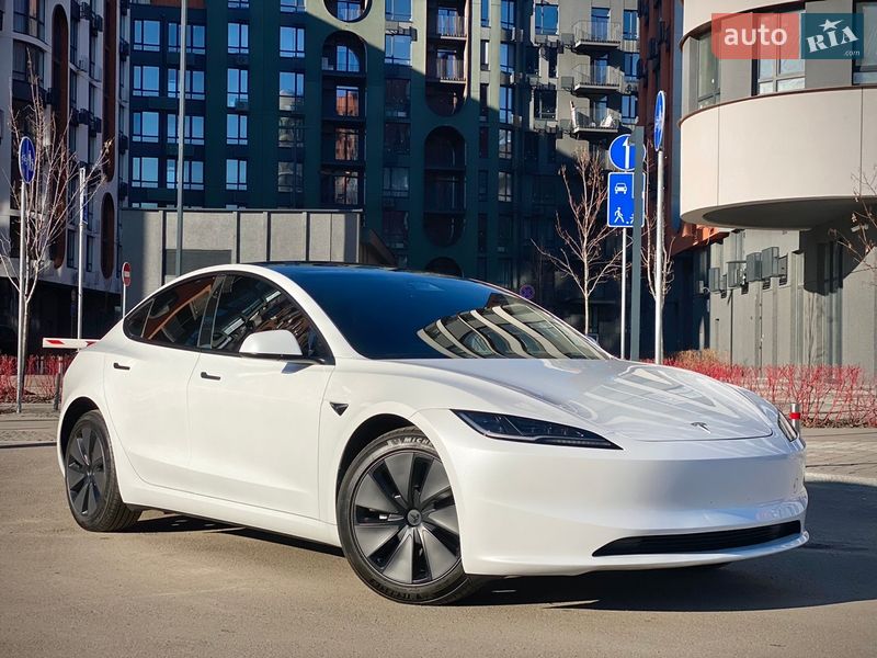 Седан Tesla Model 3 2024 в Киеве