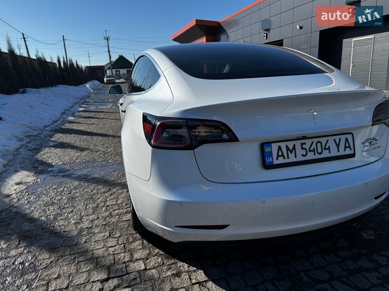 Седан Tesla Model 3 2020 в Коростишеві