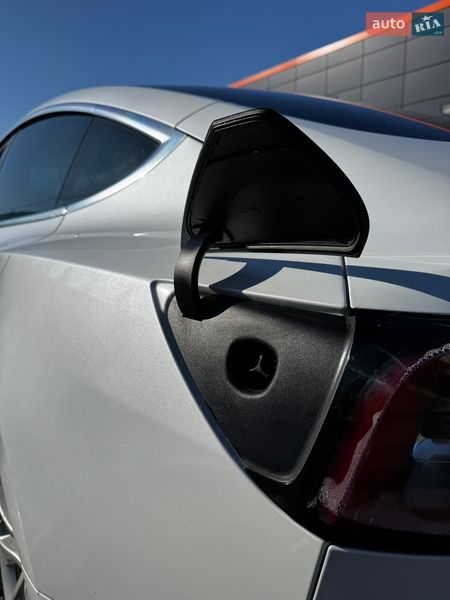 Седан Tesla Model 3 2020 в Коростишеві