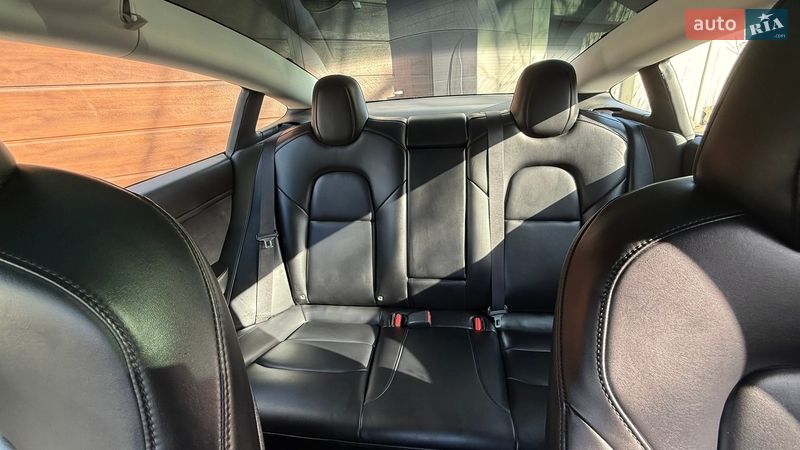 Седан Tesla Model 3 2019 в Одесі