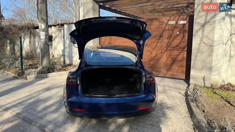 Седан Tesla Model 3 2019 в Одесі