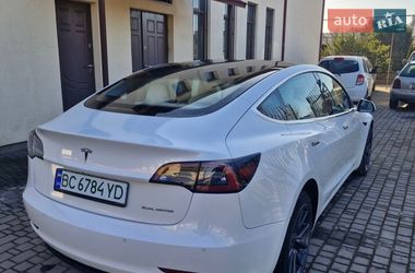 Седан Tesla Model 3 2018 в Львове