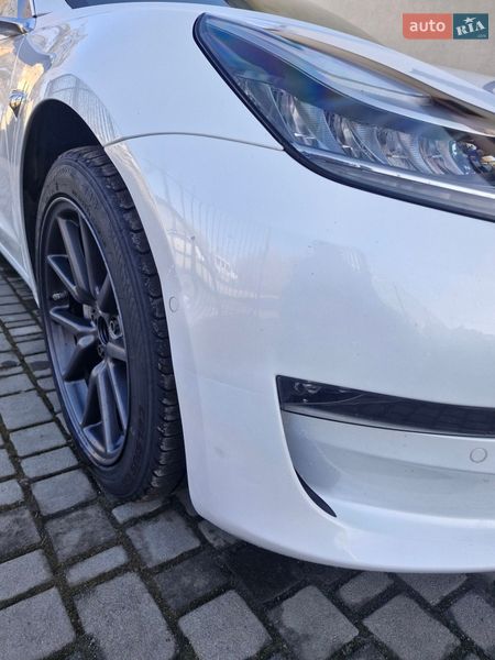 Седан Tesla Model 3 2018 в Львові