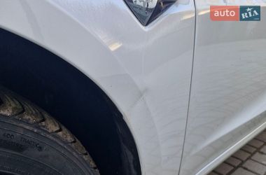Седан Tesla Model 3 2018 в Львове