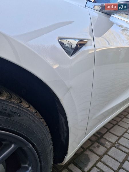 Седан Tesla Model 3 2018 в Львові