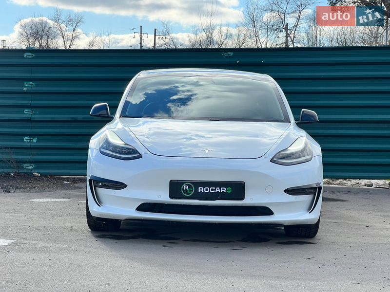 Седан Tesla Model 3 2020 в Киеве