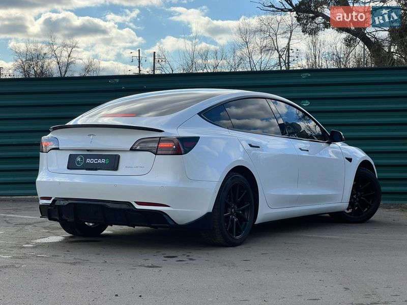 Седан Tesla Model 3 2020 в Киеве