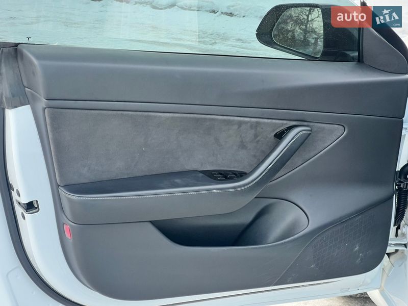 Седан Tesla Model 3 2020 в Киеве