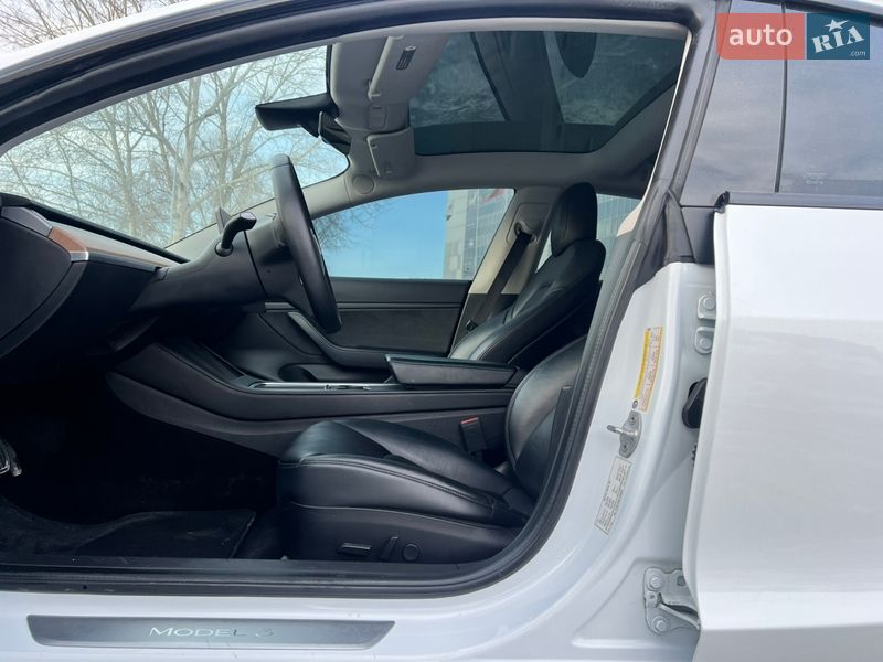 Седан Tesla Model 3 2020 в Киеве